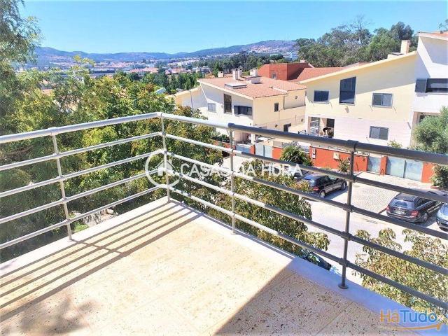 T2 em Loures, Fanqueiro, com varanda, elevador e vista desafogada | 26084089800