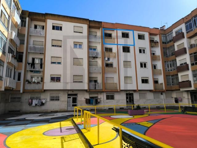 T2 em Queluz com Elevado Potencial Ideal para Investir ou Viver!