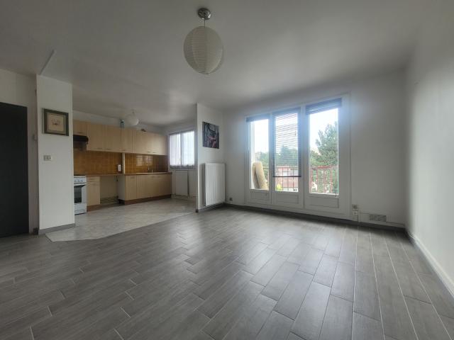 T2 en très bon état avec garage et cave