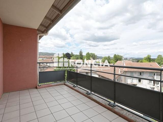T2 en dernier étage avec terrasse et stationnement