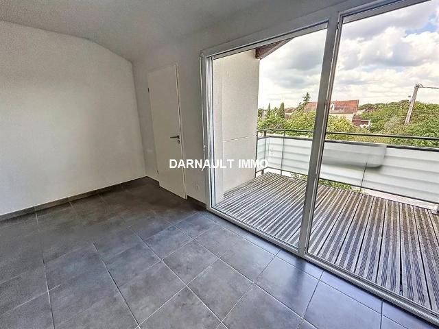 T2 EN DERNIER ETAGE DANS PETITE RESIDENCE