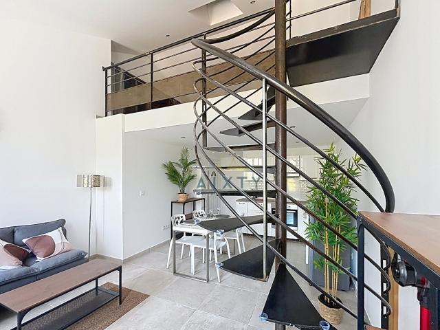 T2 en duplex Place Pol Lapeyre 54,82 m2 1180 Eur