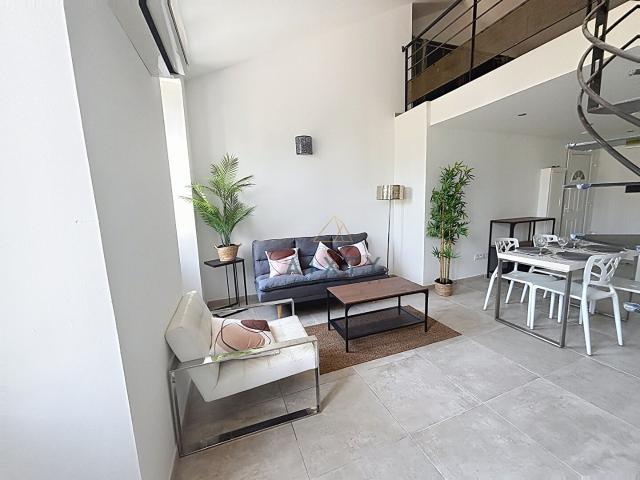 T2 en duplex Place Pol Lapeyre 54,82 m2 1180 Eur