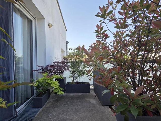 T2 en parfait état avec grand balcon et parking en sous sol