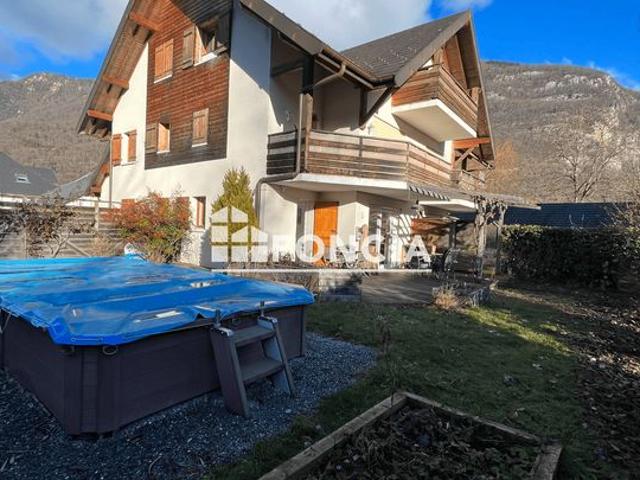 T2 en rez de jardin avec piscine et parking couvert à proximité du Lac d'Annecy