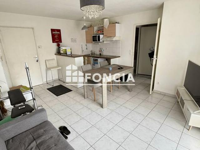 T2 en rez de jardin avec terrasse et parking vendu libre d ocupation