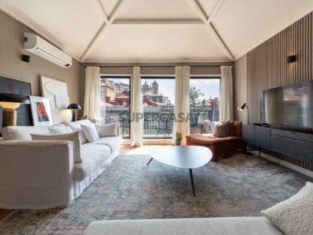 T2 Exclusivo com Vistas Panorâmicas na Baixa do Porto