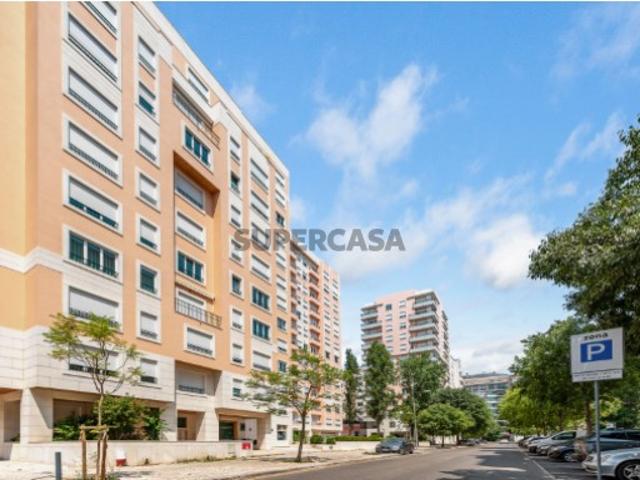 T2 exclusivo no Edifício Imperador, em plena zona prime do Parque dos Príncipes