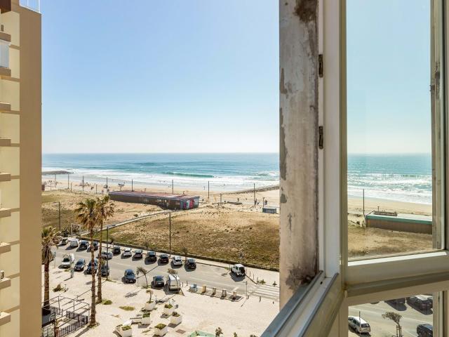 T2 frente ao mar na Costa da Caparica, com vista e estacionamento