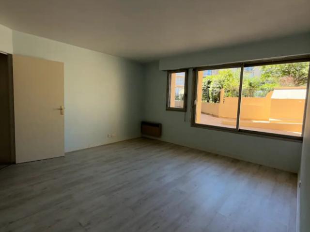 T2 HYPER CENTRE PEY BERLAND