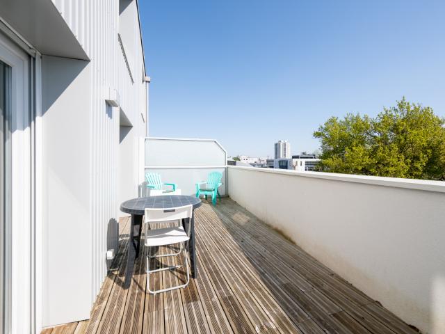 T2 récent Terrasse 20 m2 + Parking