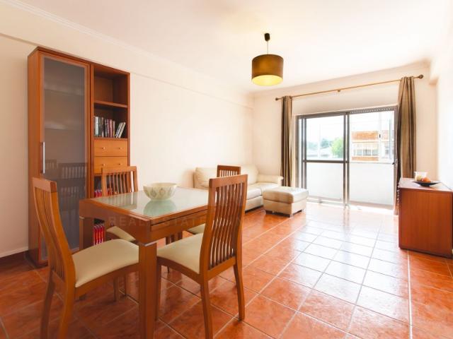 T2 luminoso e pronto a habitar em Queluz de Baixo, Oeiras