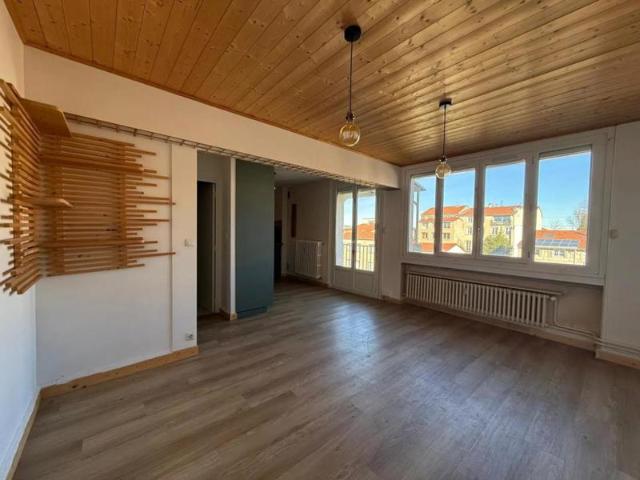 T2 lumineux avec balcon et garage en sus à Saint Étienne