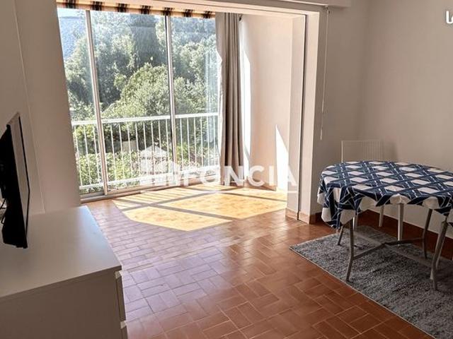 T2 Lumineux avec chambre + cabine + Parking –Environnement calme