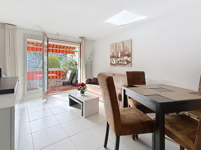 T2 lumineux avec terrasse, cave et parking, piscine, à deux pas de la Base Nature