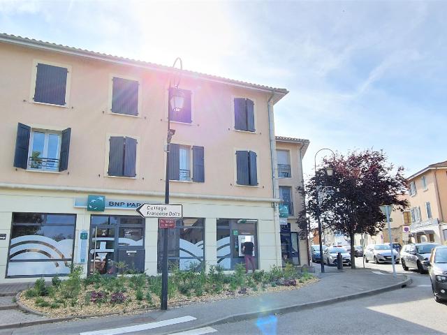 T2 lumineux centre Chaponost avec parking et cave