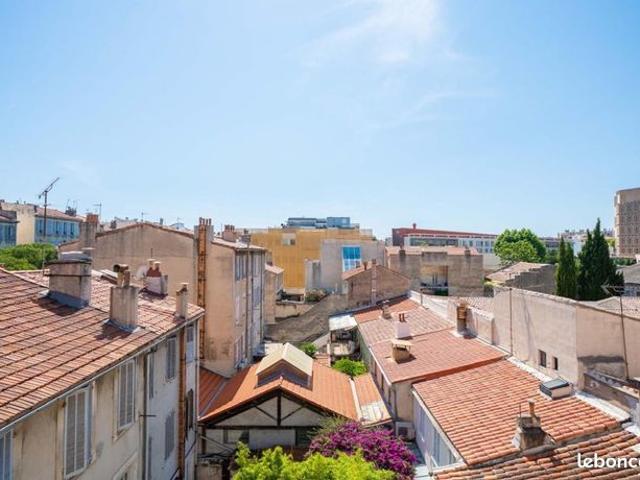 T2 lumineux, rénové, climatisé au sein d’un immeuble rénové
