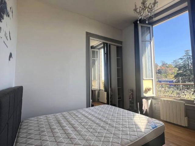 T2 MEUBLE
