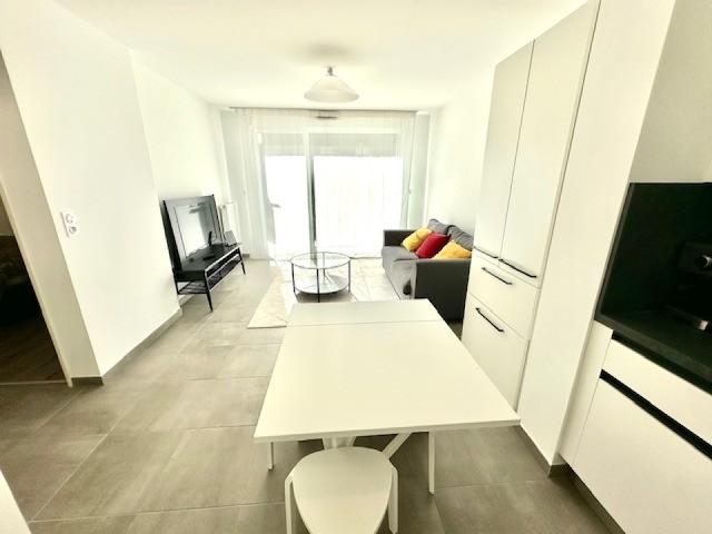 T2 MEUBLE 2EME ETAGE VILLEURBANNE GRATTE CIEL