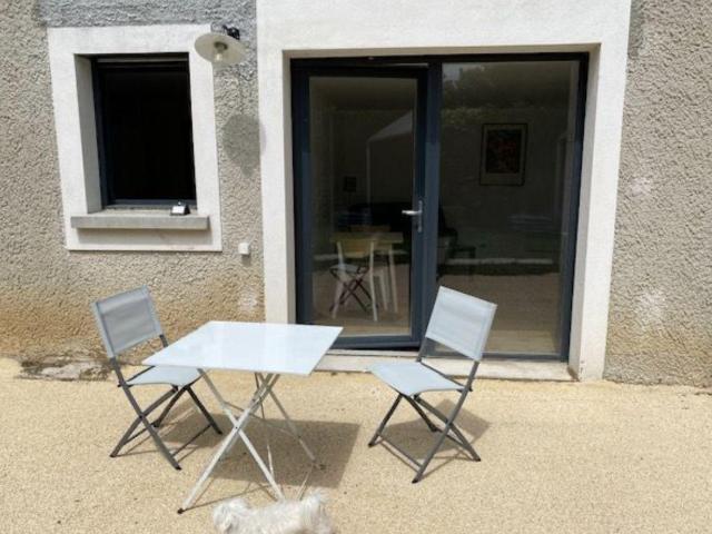 T2 meublé, 30 m², proche Lyon, terrasse
