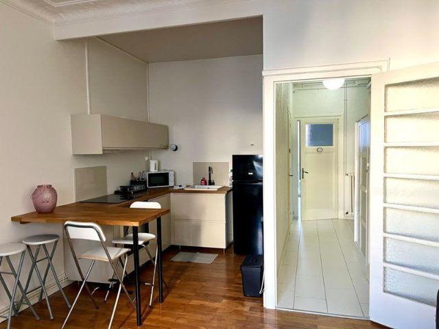 T2 meublé 49m2, tram au pied, charme de l’ancien