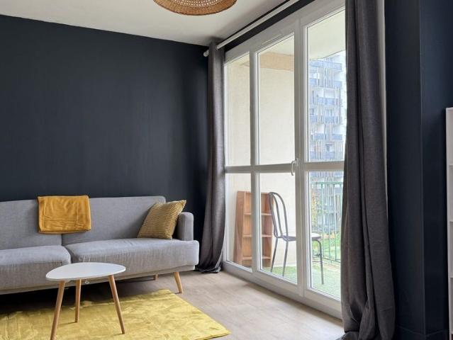 T2 MEUBLE AVEC BALCON ET STATIONNEMENT