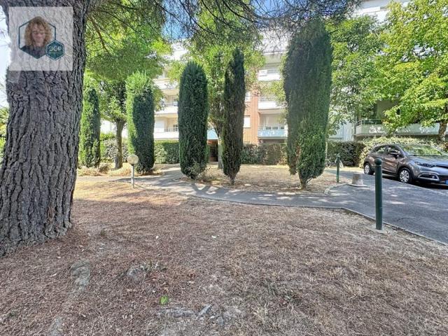 T2 meublé avec balcon, piscine, ascenseur et parking privatif