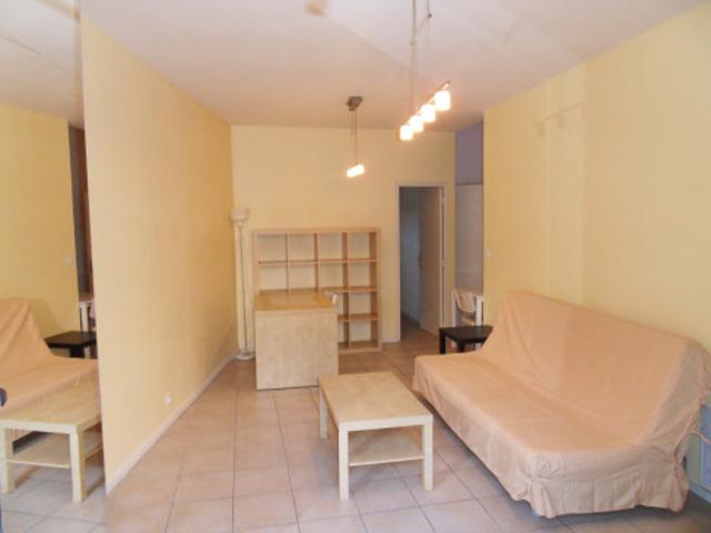 T2 MEUBLE BAIE VITREE SUR TERRASSE AU CALME SECURISE ENTRE JAUR2S ET MONTCALM
