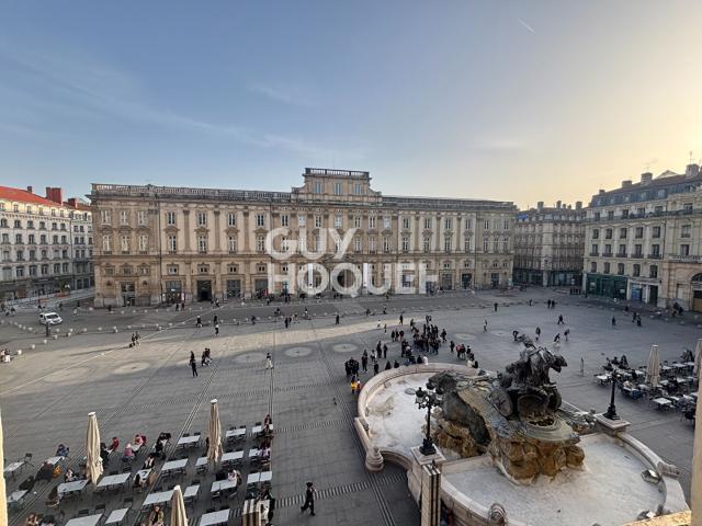 T2 meublé emplacement N°1 Place des Terreaux avec vue