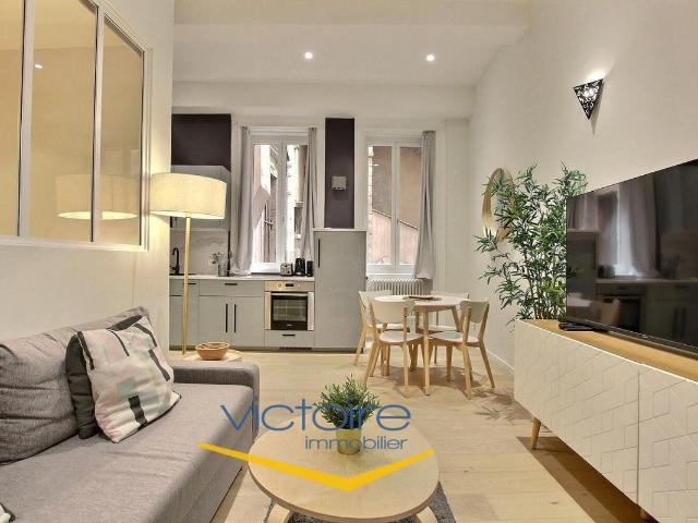 T2 meublé haut de gamme – Lyon 1er, Place Louis Pradel