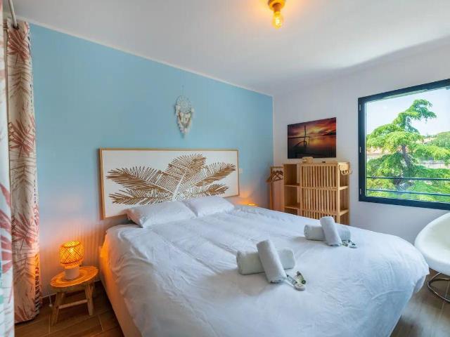 T2 meublé neuf, balcon et parking