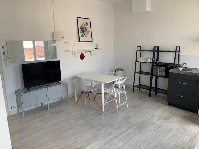 T2 MEUBLE PROCHE CENTRE LA ROCHELLE
