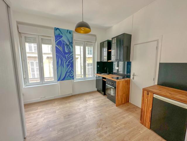 T2 Mezzanine refait à neuf – Vieux Marché / Fac de Droit – 580 e
