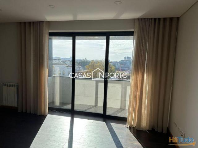 T2 Moderno junto à Casa da Música | Varanda, 2 Lugares de Garagem e Localização Premium | 26084099307