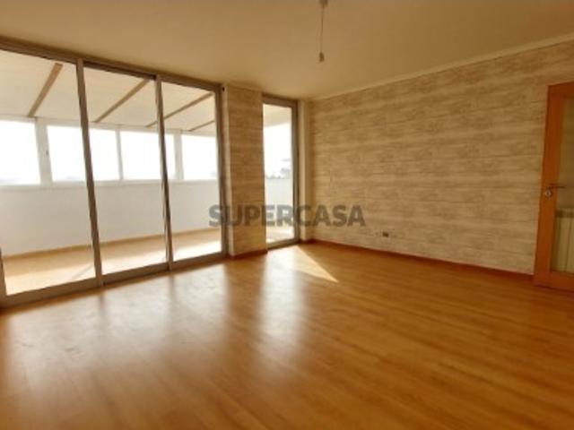 T2 Moderno parqueamento terraço Rinchoa