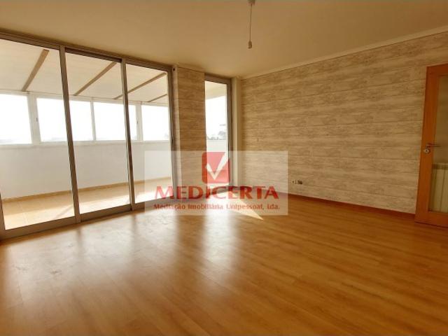 T2 Moderno parqueamento terraço Rinchoa