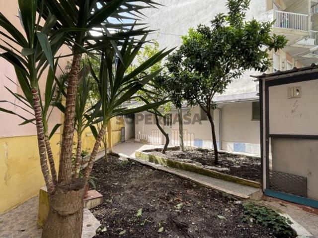 T2 Moscavide RCH c/ TERRAÇO de 60m2 Central