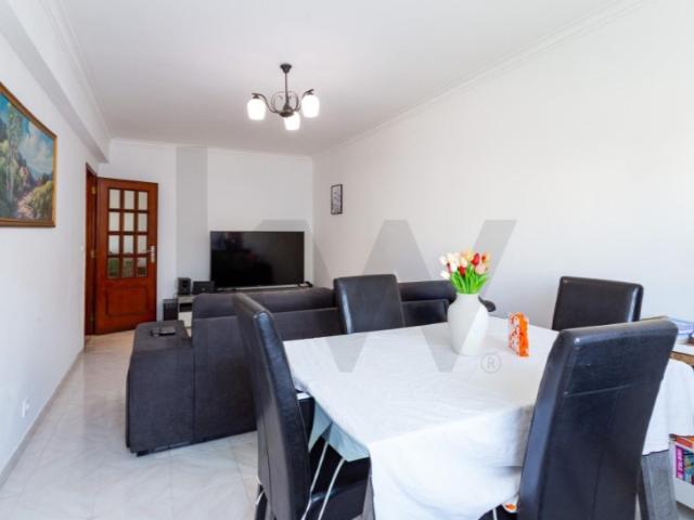 T2 na Venteira | Amadora com 78m² Excelente Luz Natural e Arrecadação