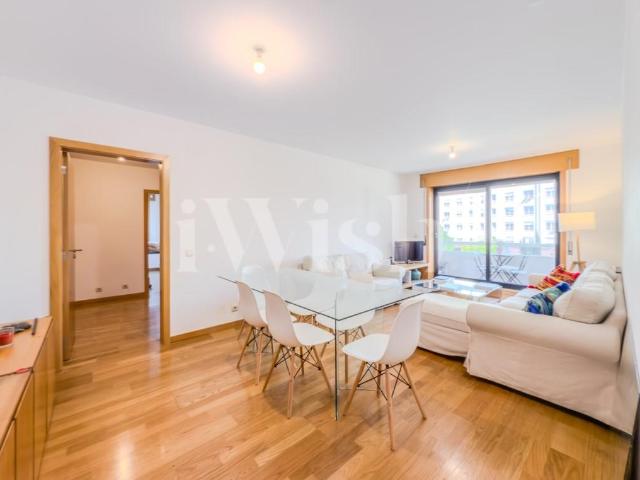 T2 com jardim do condomínio privativo, no Campo Alegre | Loc. 103m² Lordelo do Ouro e Massarelos