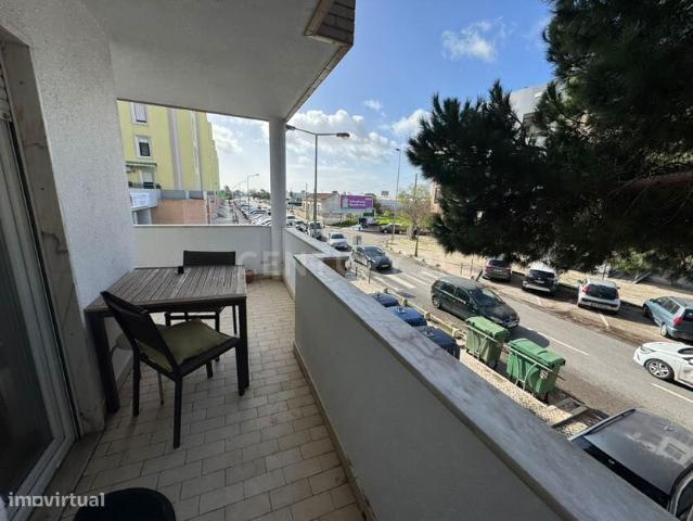Apartamento T2 no Feij com terrao
