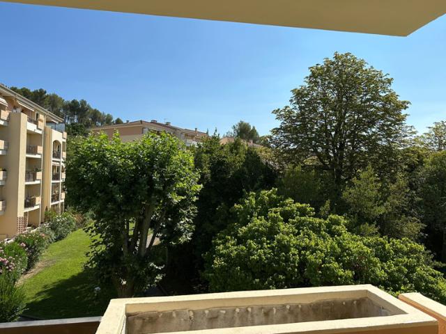 T2 NON MEUBLE Aix Beauregard + terrasse et parking