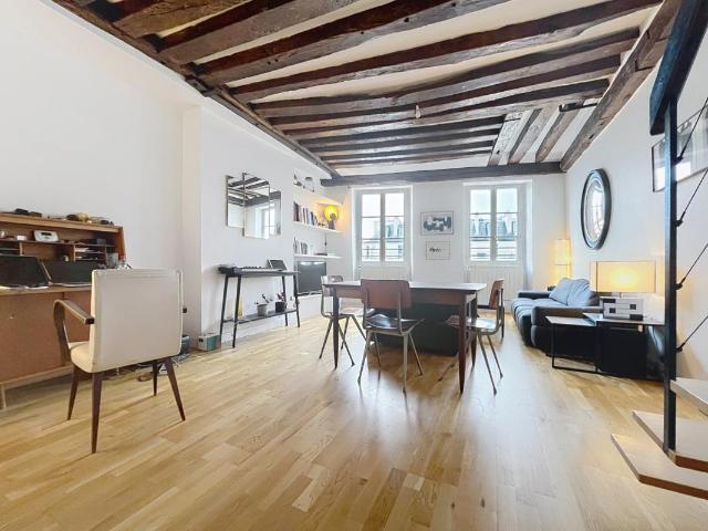 T2, non meublé 65m² 80m² au sol Rue Saint Antoine Paris 4