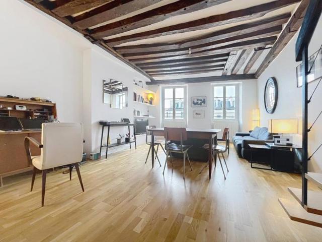 T2, non meublé 65m² 80m² au sol Rue Saint Antoine Paris 4