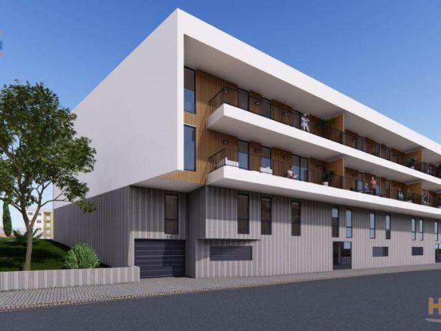T2 Novo c/ dois lugares garagem e arrumos em Portimão. | 26083618432