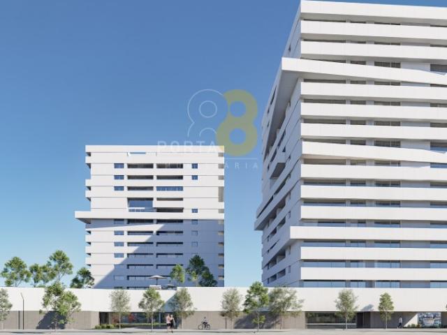 T2 Novo com Varanda, Garagem e Vistas Desafogadas Requesende