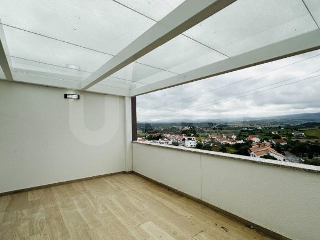 T2 Novo com Sótão, Terraço e Duas Suites em Zona Privilegiada da Covilhã