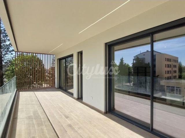 T2 Novo em Condomínio com Jardim e Piscina, na Parede, concelho de Cascais