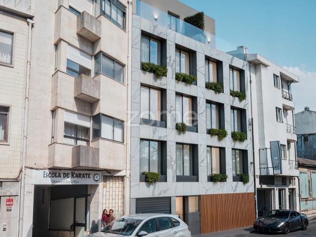 T2 Novo em Condomínio Fechado com Piscina – Edifício Silva Porto