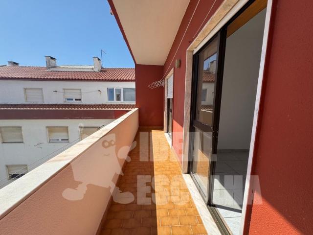 T2 PARA ARRENDAMENTO AMORA VALOR DA RENDA 1200€