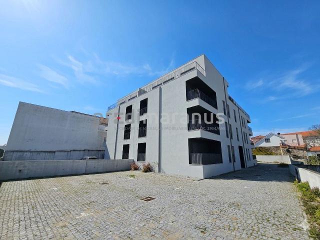 T2 para INVESTIDORES Imóvel arrendado até 04/2028, centro de Amarante. Semi novo, ainda com garantia do construtor